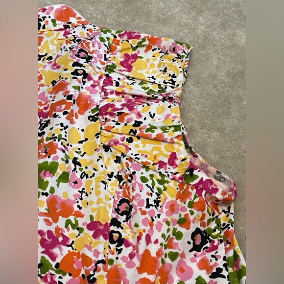Apostrophe Stretch Sleeveless Floral Blouse - Button Up - Ruffled Arm Holes - Picture 8 of 10